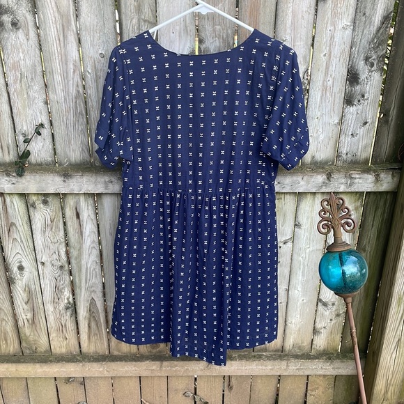 Madewell V-Neck Dolman-Sleeve Mini Dress in Textured Dot M - Picture 7 of 14